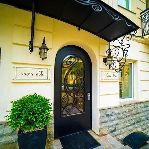 hotel-shine-on-rustaveli-avenue.alltbilisihotels.com/